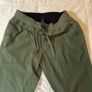 Lulu brand mens JOGGERS. cuffs. Pockets. Drawstring. Men’s LARGE. Olive GREEN.